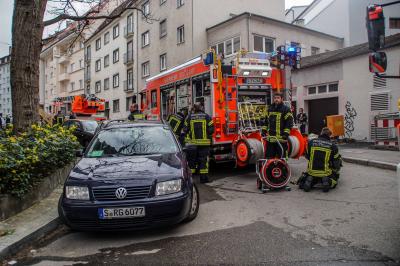 Stuttgart: Dachstuhlbrand in Wohnhaus